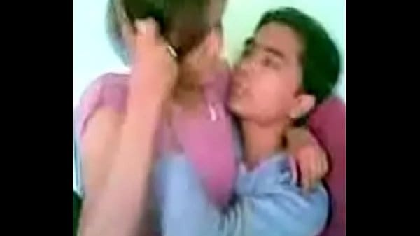 desi college girl first time home sex with boyfriend in hostel