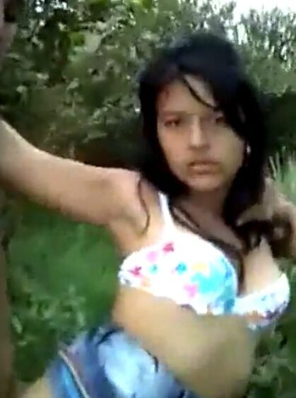 new xvideo Outdoor Fucking young couple xxx sex video